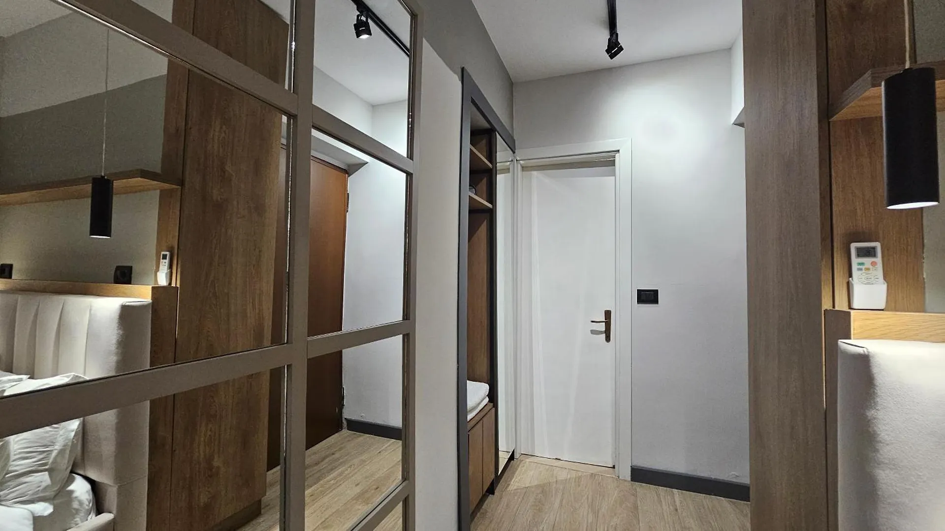 Tam Serviced Studio Apartments Next To Blloku Tirana 0*,