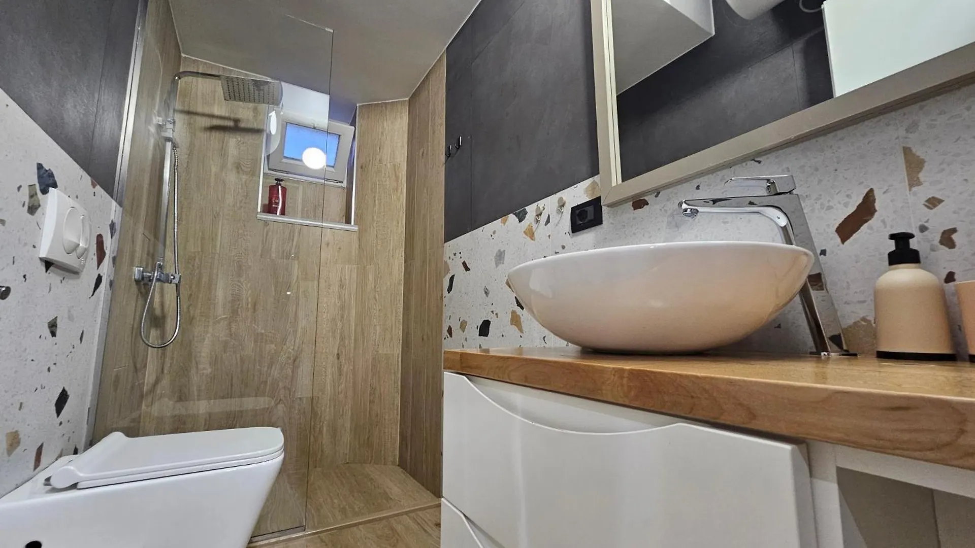 Tam Serviced Studio Apartments Next To Blloku Tirana 0*,